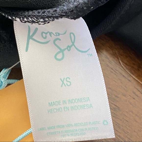 Key Hole High Neck Black Tankini Top - Picture 4 of 7